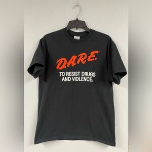 Men's Vintage Y2K DARE To Resist Drugs and Violence Program T Shirt Tee Size Med